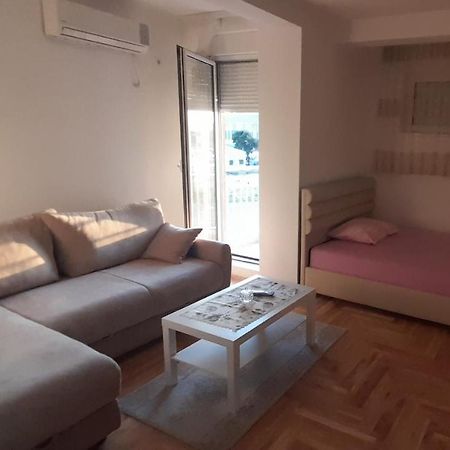 Apartment Luka ポドゴリツァ エクステリア 写真
