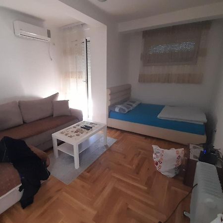 Apartment Luka ポドゴリツァ エクステリア 写真