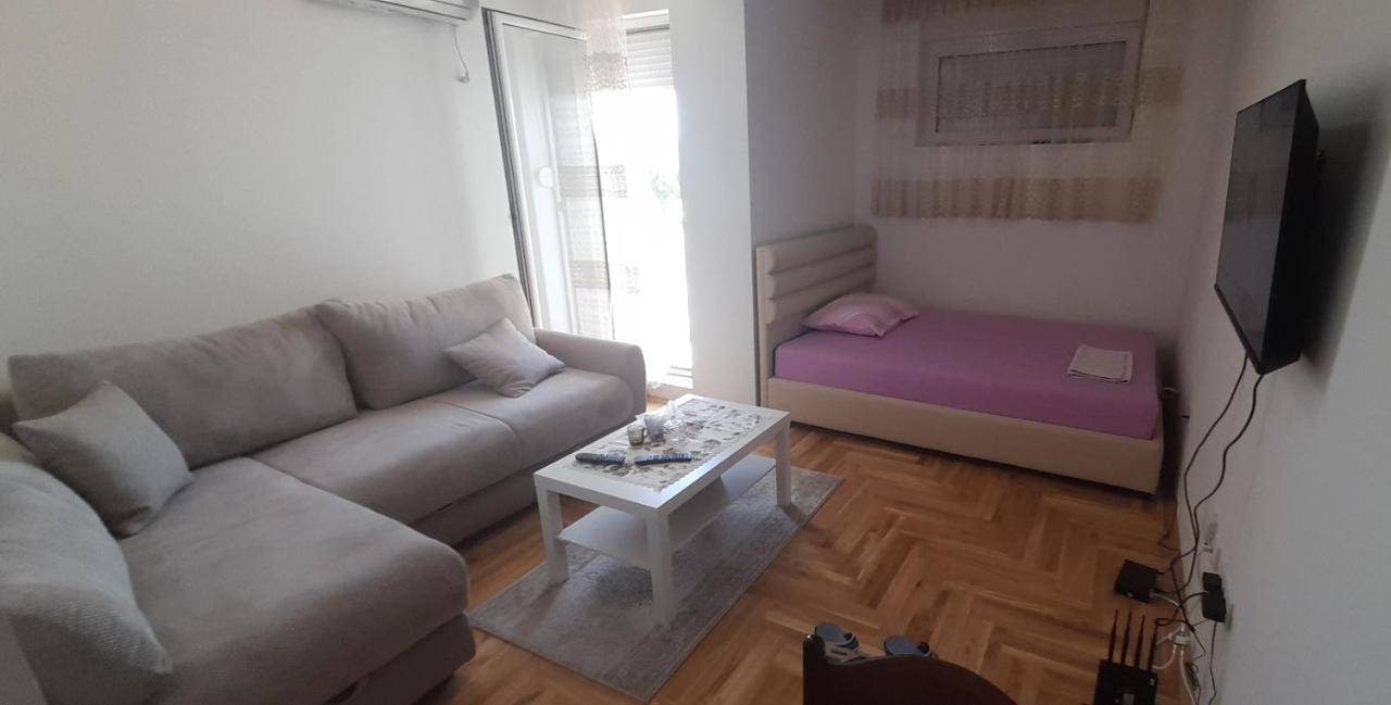 Apartment Luka ポドゴリツァ エクステリア 写真
