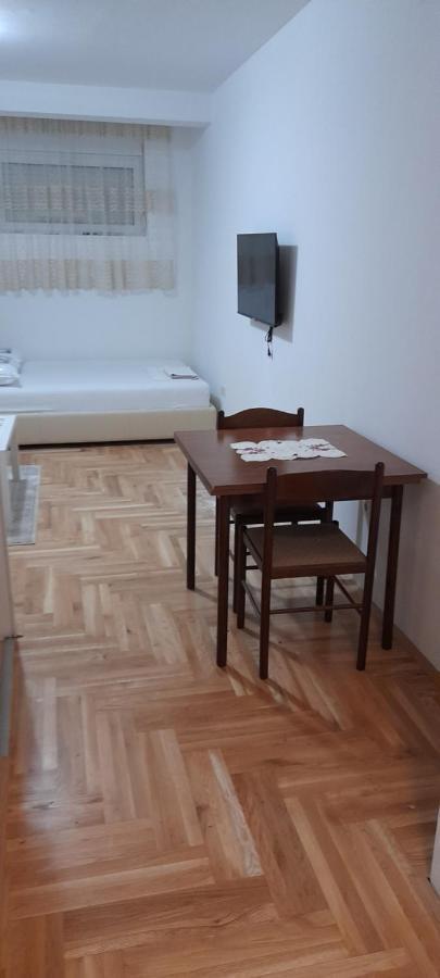 Apartment Luka ポドゴリツァ エクステリア 写真